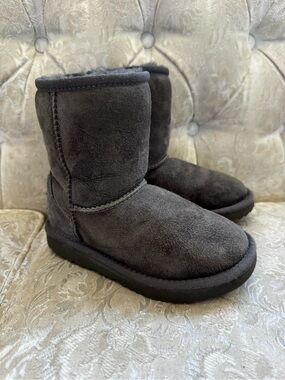 UGG Short Shearling Boots in Charcoal Gray